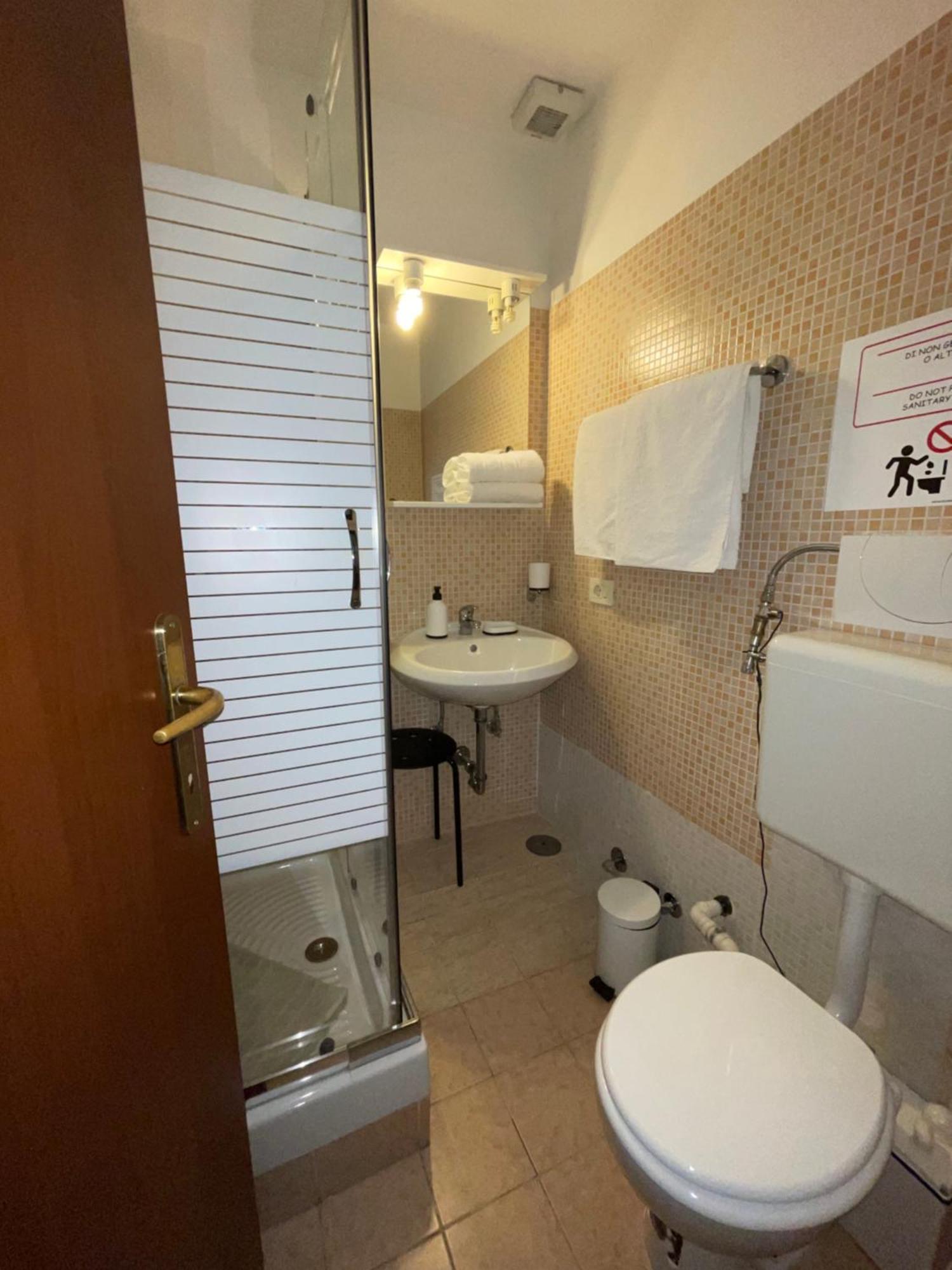 Guest House Meret Roma Ngoại thất bức ảnh